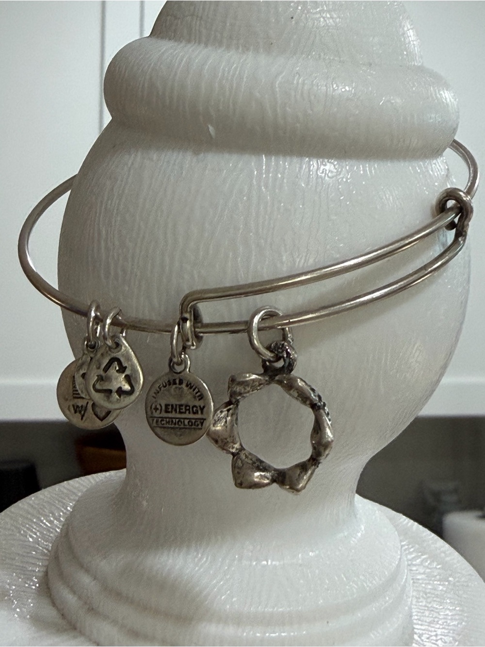 Alex and Ani Queen’s Crown Silver Bracelet - Picture 2 of 9